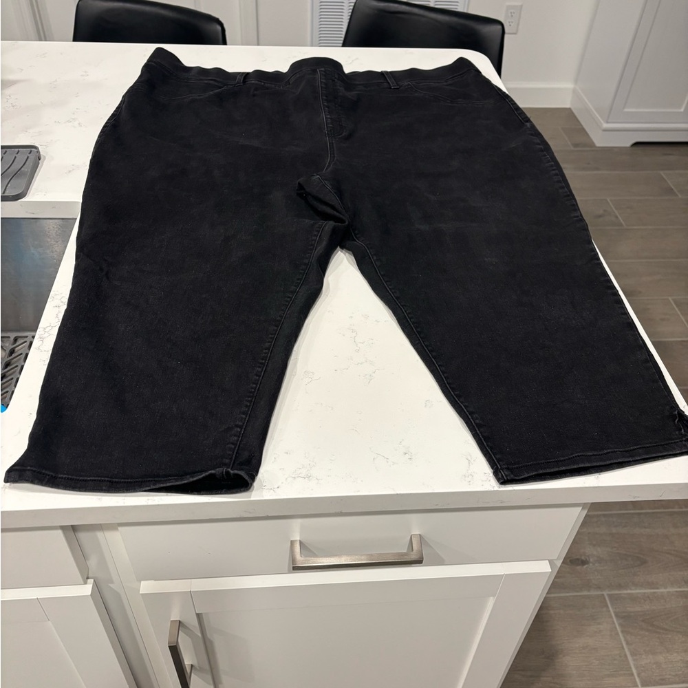 Terra & Sky Black Jean Capris